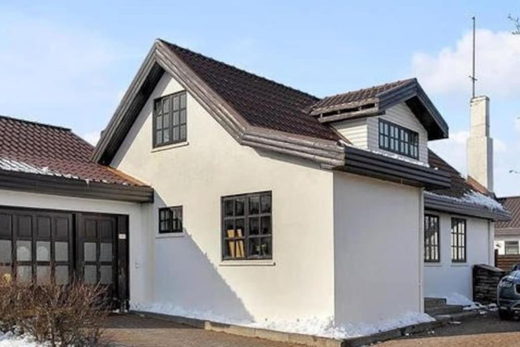 Icelandic Art Garden Villa W. Parking In Centre City Reykjavik Exterior photo