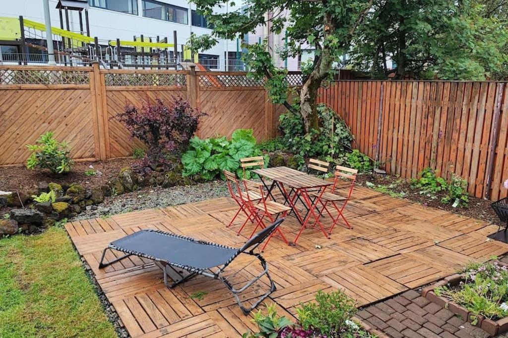 Icelandic Art Garden Villa W. Parking In Centre City Reykjavik Exterior photo
